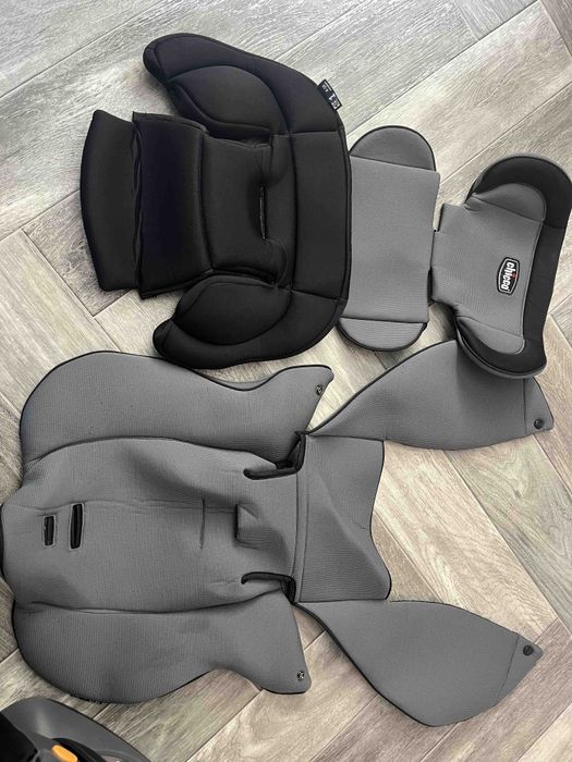 Автокрісло Chicco Fit4