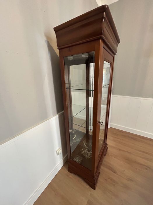 Vitrine em cerejeira maciça