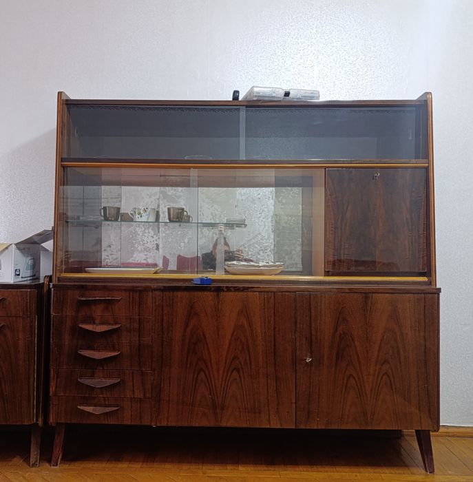 Отдам бесплатно чехословацкий сервант. Самовывоз из Черемушек
