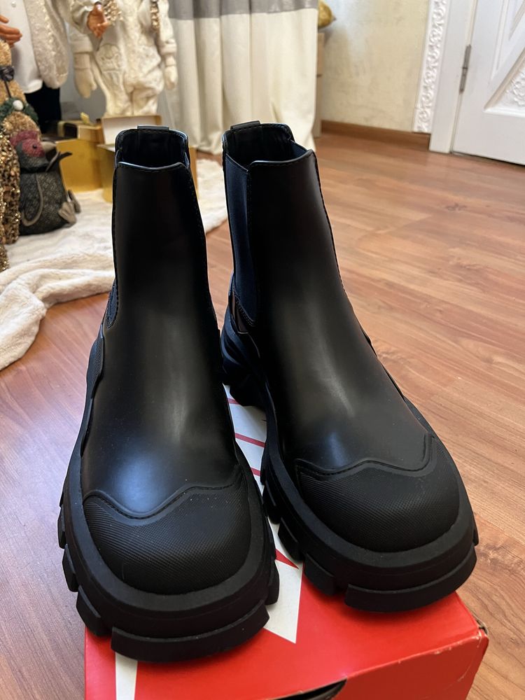 Ботинки Zara, новые