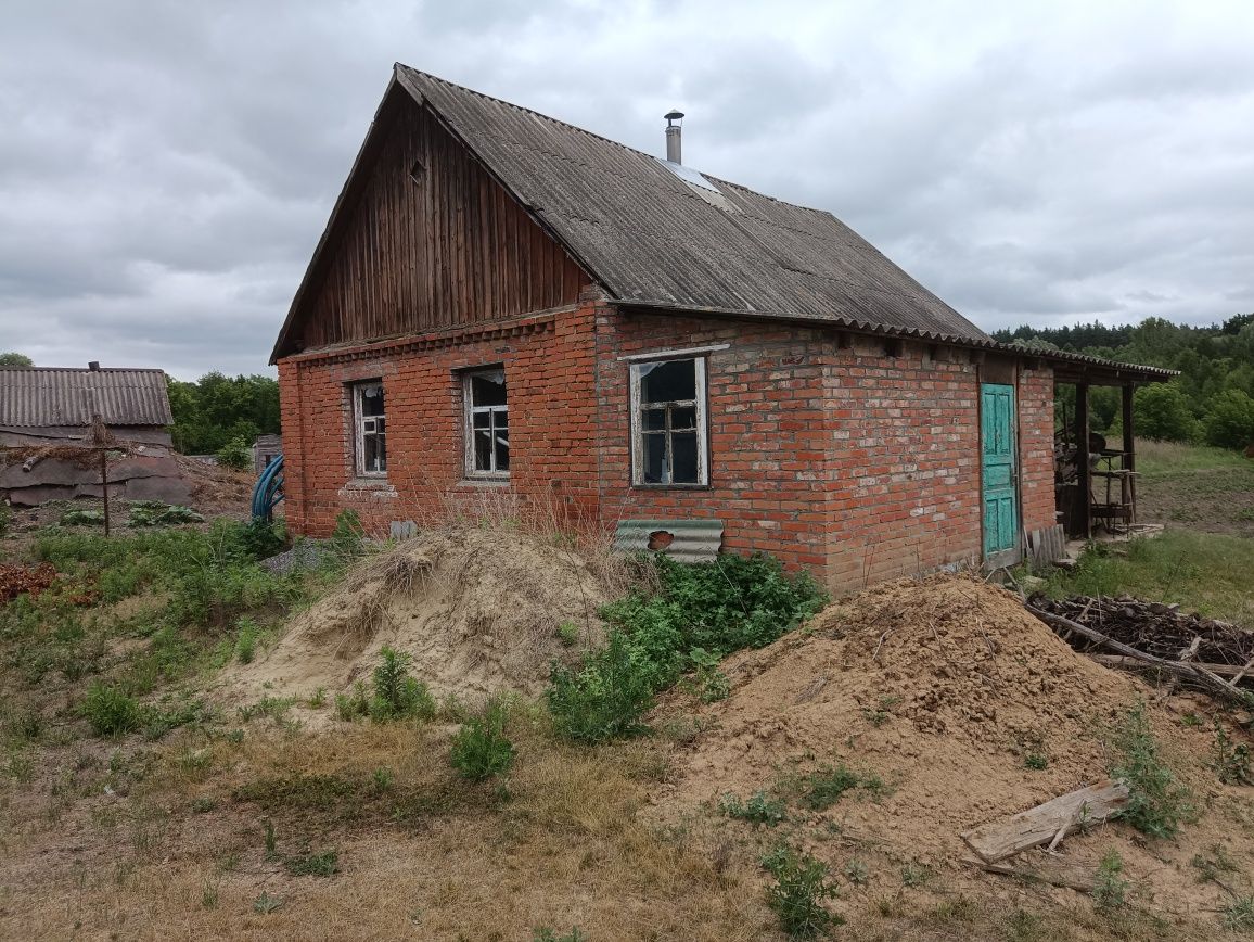 Земельна ділянка з дачним будинком