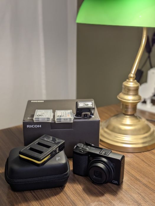 Câmara fotográfica Ricoh GR IIIx – 5500 disparos apenas