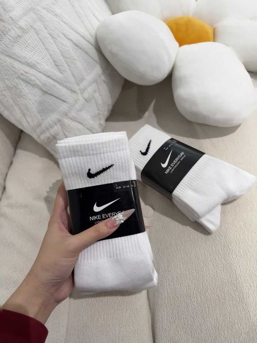6 par skarpet Nike z czystego bawełny. Białe, długie, Rozmiar L/M