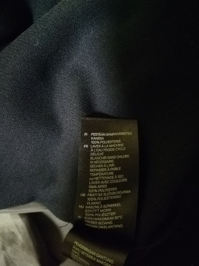 Красивое темно-синее платье от H&M