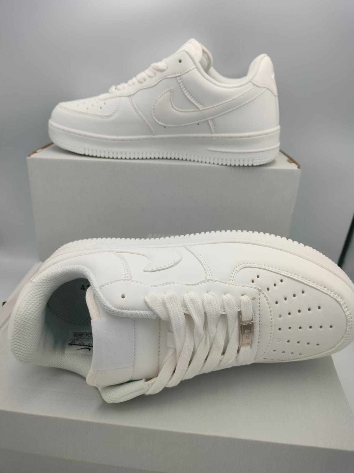 WYPRZEDAŻ Nike Air Force one r. 43