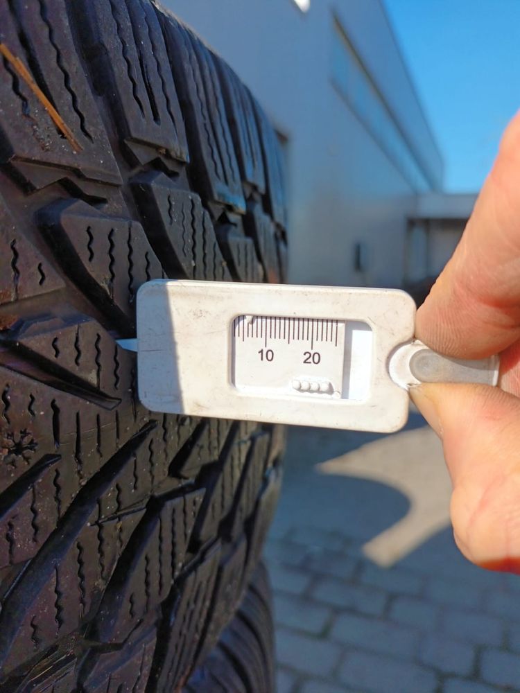 Opony + felgi Nokian WR SUV 4