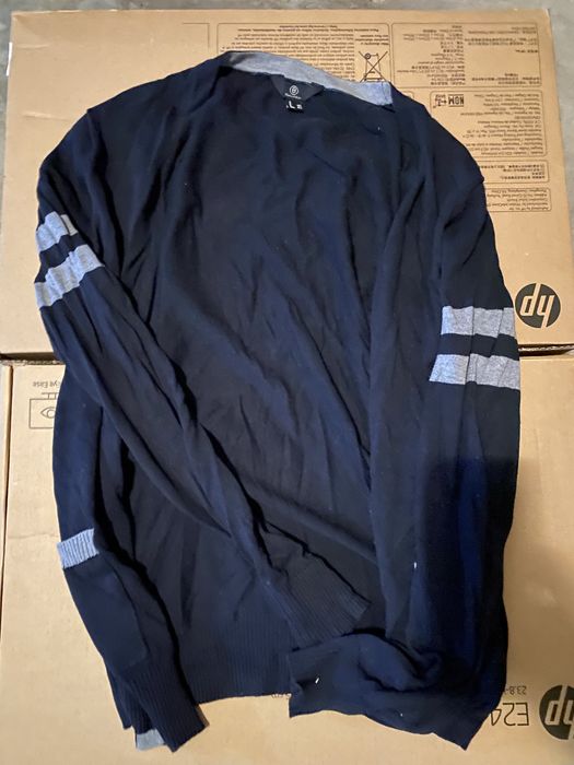 Calças, calções, camisas e t-shirts