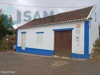 Casa Antiga para Restauro na Merceana.