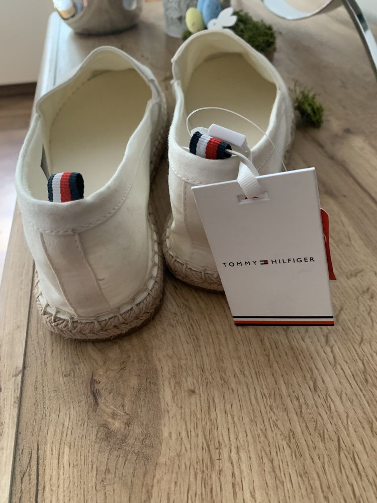 Nowe buty damskie firmy Tommy Hilifiger