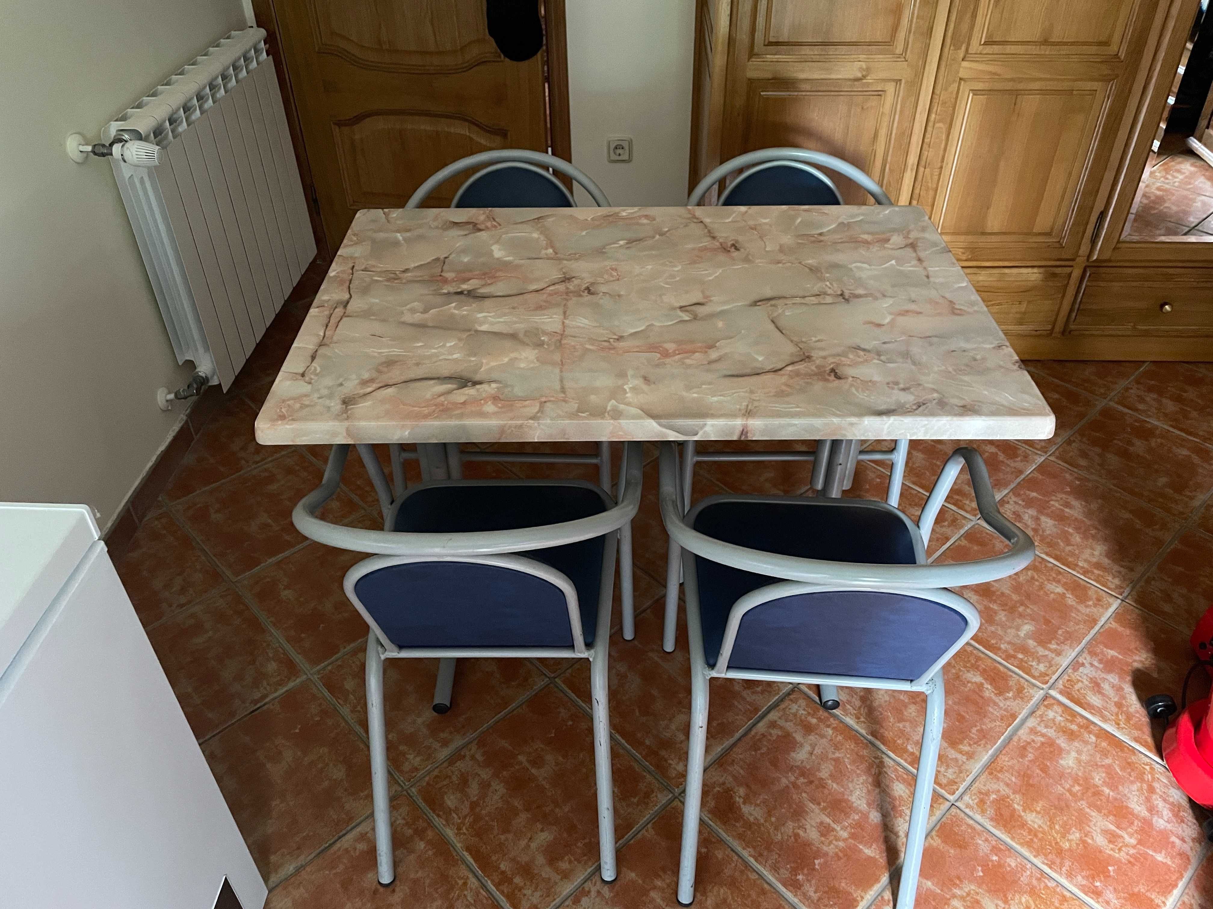 mesa de esplanada com 4 cadeiras