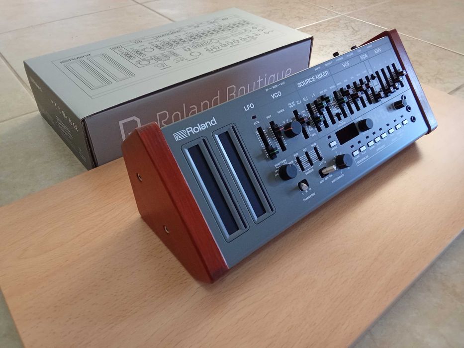 Sintetizador Roland SH-01A (Novo)