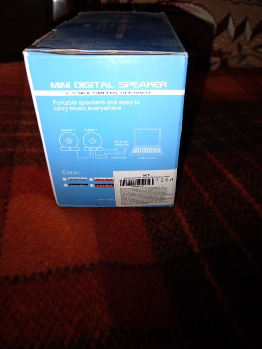 Колонки портативні з AUX та USB дротами.