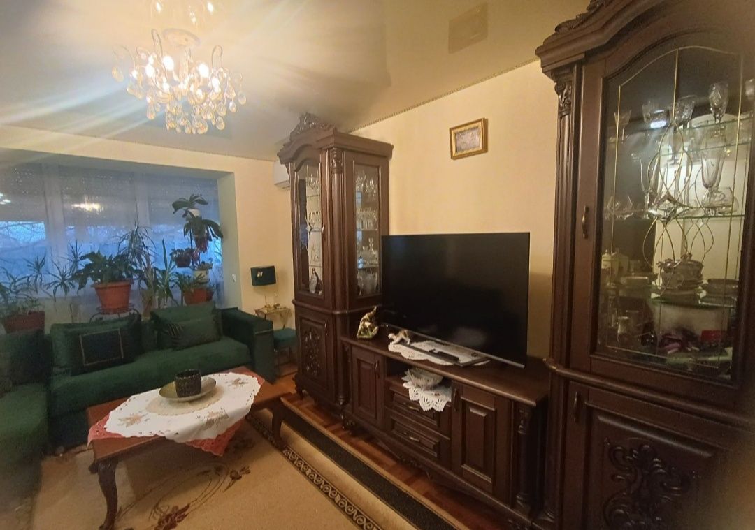 Продаж 4 кімнатной квартири біля парку.
