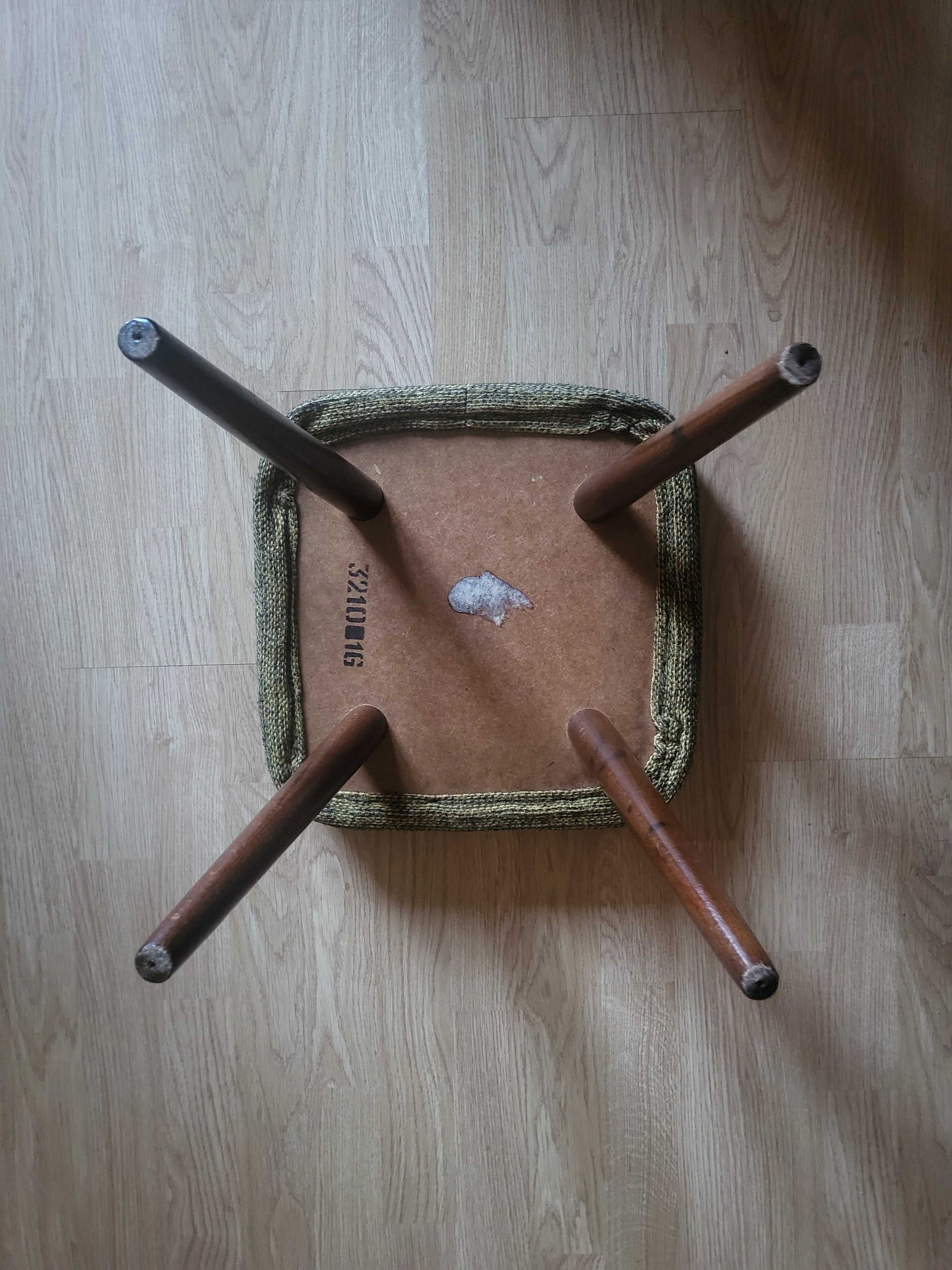 Patyczak taboret tapicerowany stołek PRL