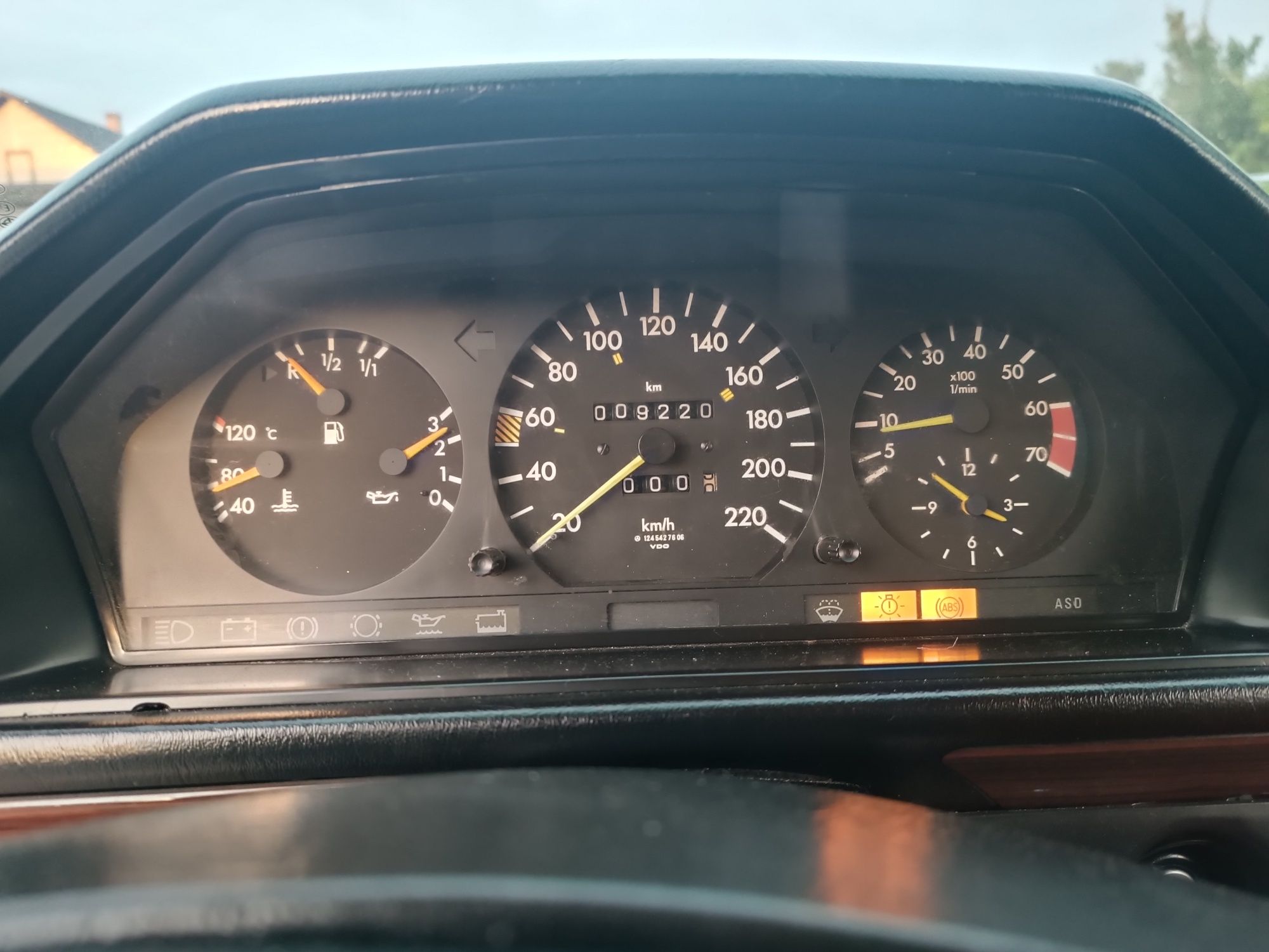 Mercedes Benz w124.