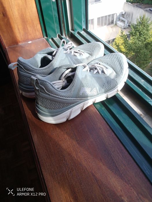 Sapatilhas FILA em cinzenta, tamanho EUR 39.5 US 8.5