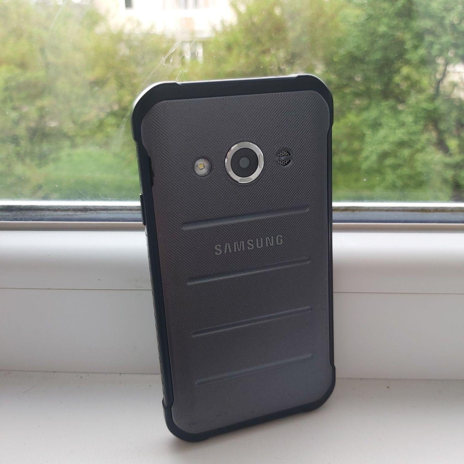 Samsung Galaxy X-Cover. Захищений корпус.