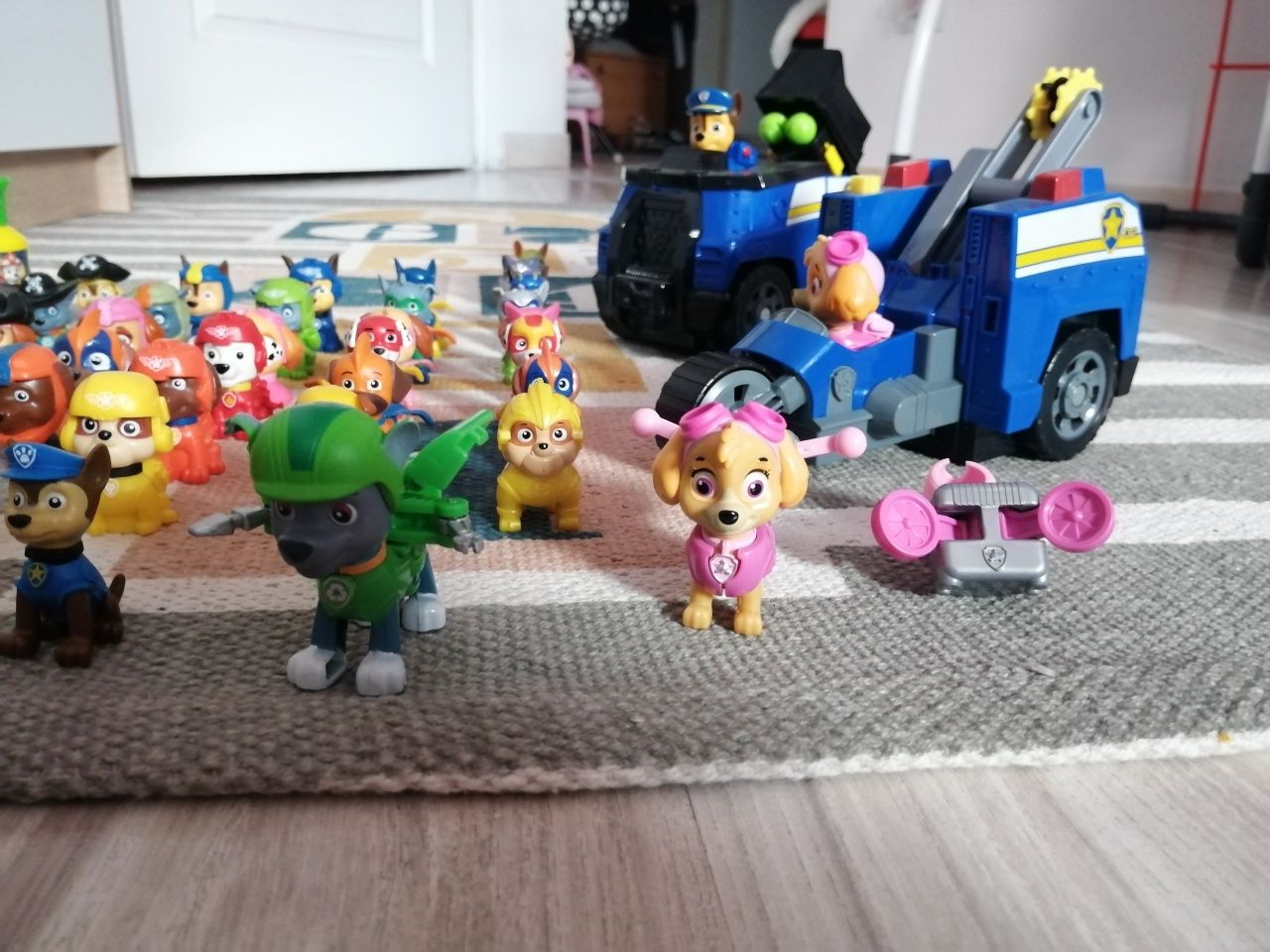 Psi Patrol Chase Skye transformujący Pojazd 2w1 +zabawki Psi patrol