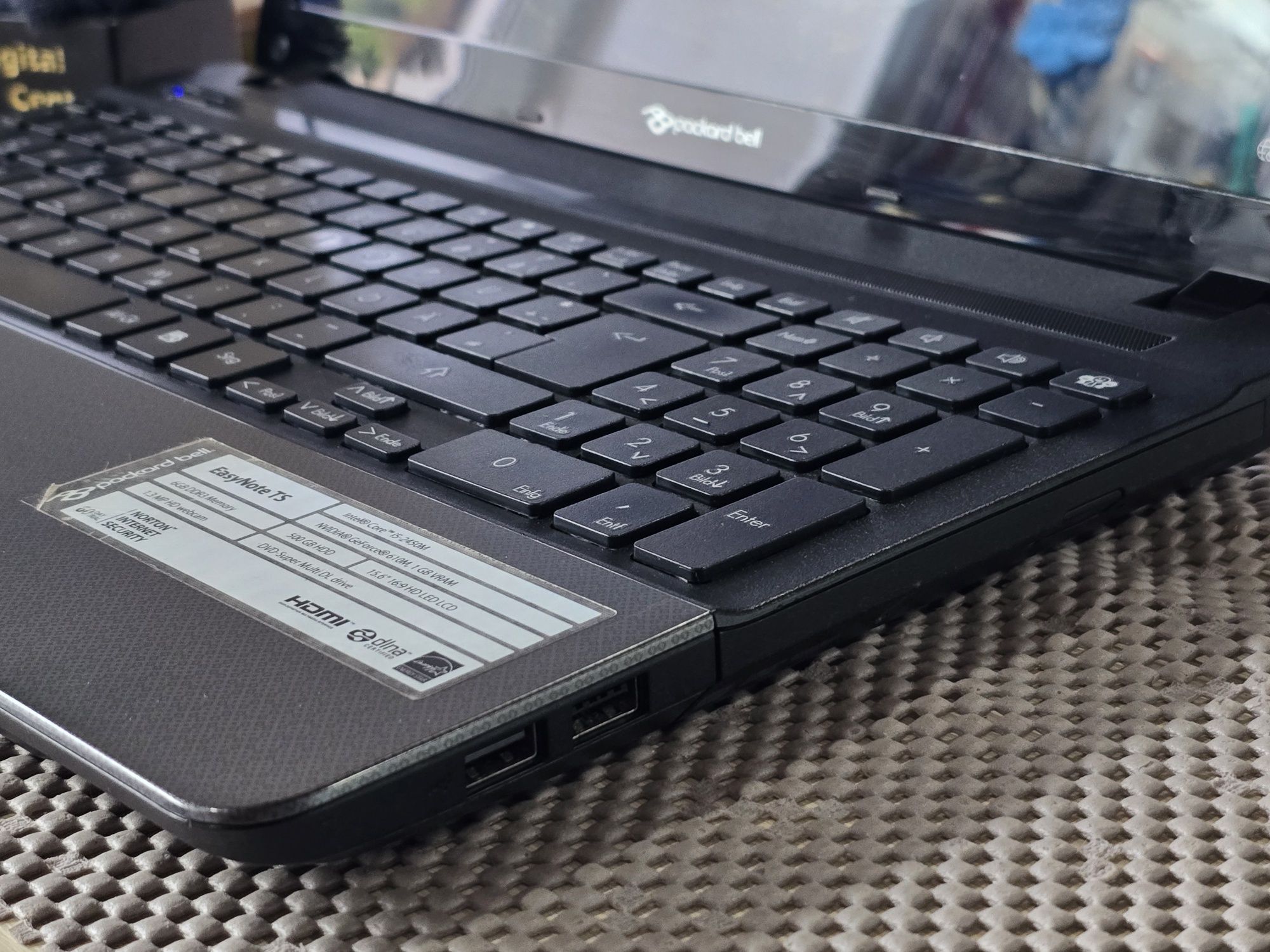 Ноутбук Acer 15.6 HD / Intel I5-2550m / GT 610M / 6GB/ 120GB SSD