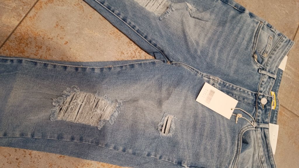 Nowe spodnie jeans z dziurami przetarciami rozmiar L XL