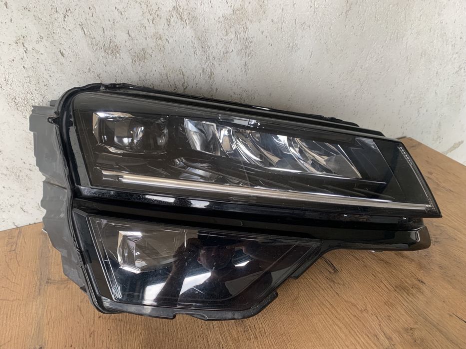 Skoda Karoq lampa prawa przednia prawy przód FULL LED Europa