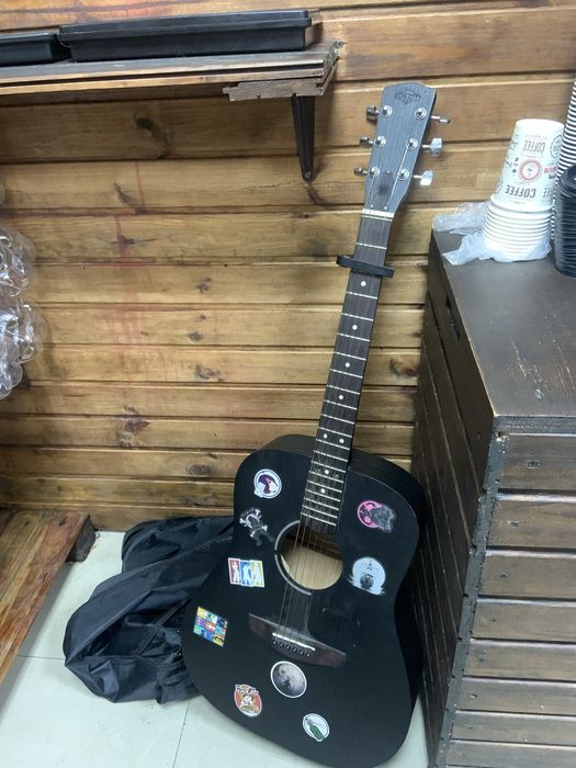 гитара продам срочно