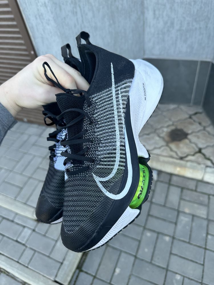 Кросівки Nike Air Zoom Tempo Next% схожі на New Balance