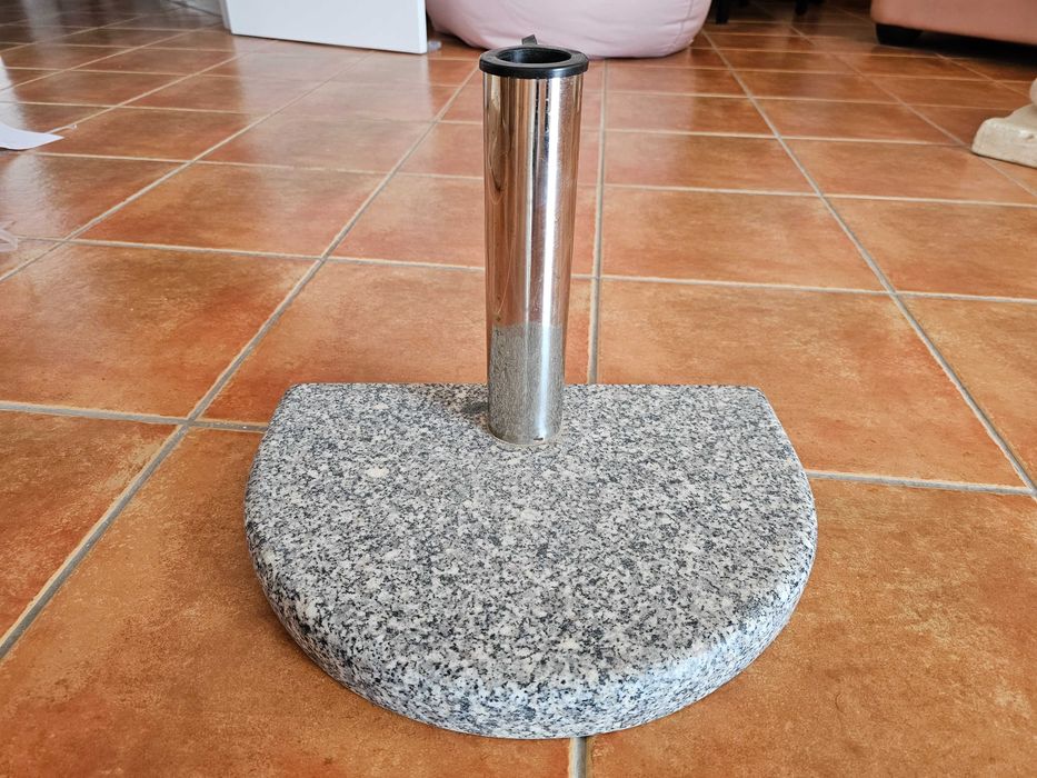 Base em granito e aço inoxidável para chapéu de sol