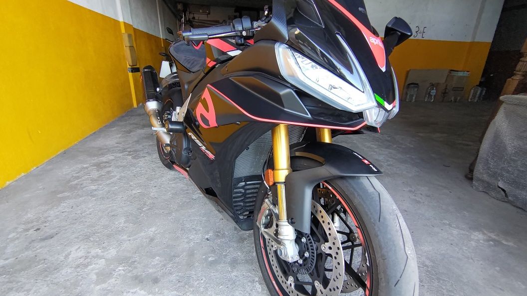 Aprilia RSV4 1100 Factory 2021 c/extras