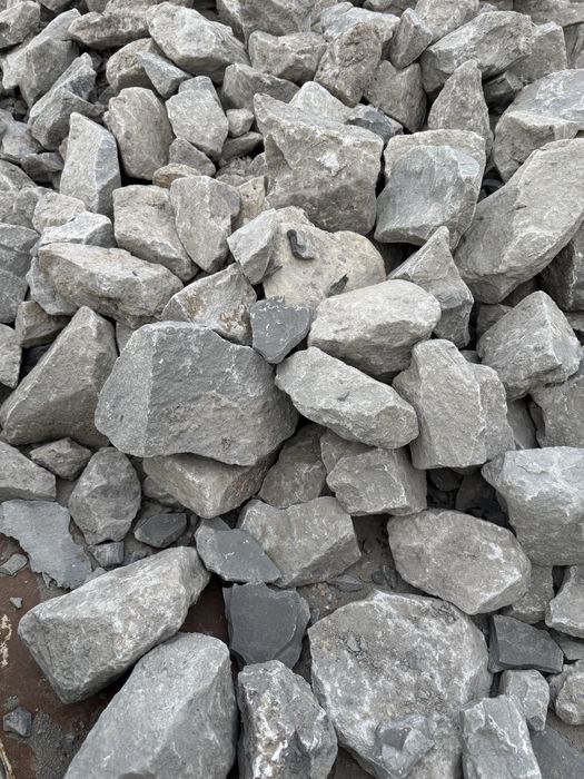 Kamien/ skalniak/ oczko wodne/ogrodzenie/mur