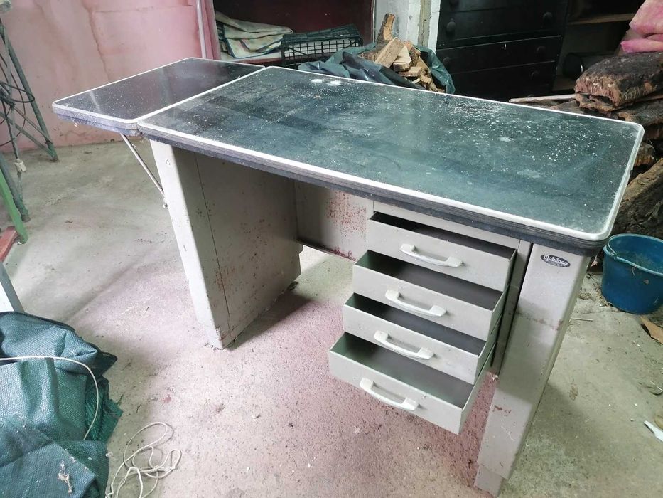 Mesa secretária metálica dos anos 70