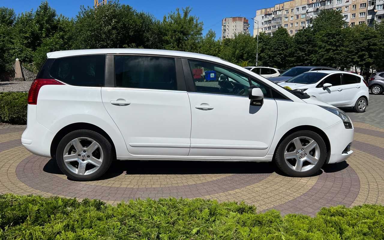 Peugeot 5008 2012