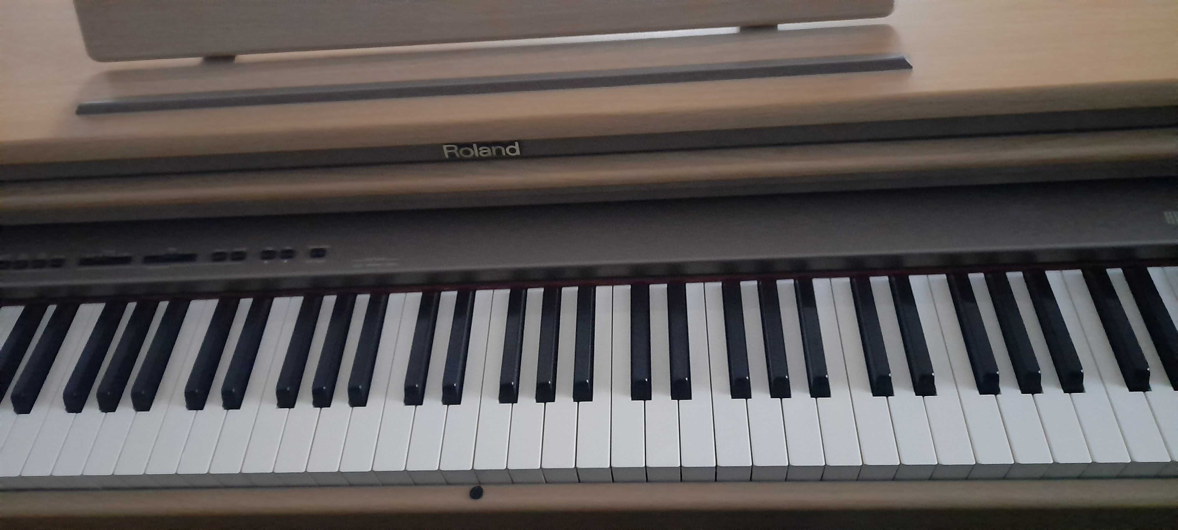 Pianino Elektroniczn eelegancka biała kawa Roland HP 237