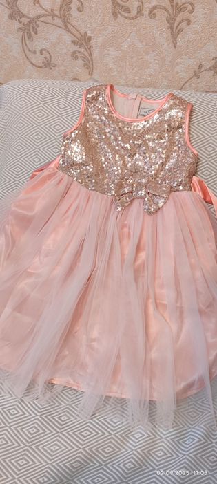 Сукня для дівчинки