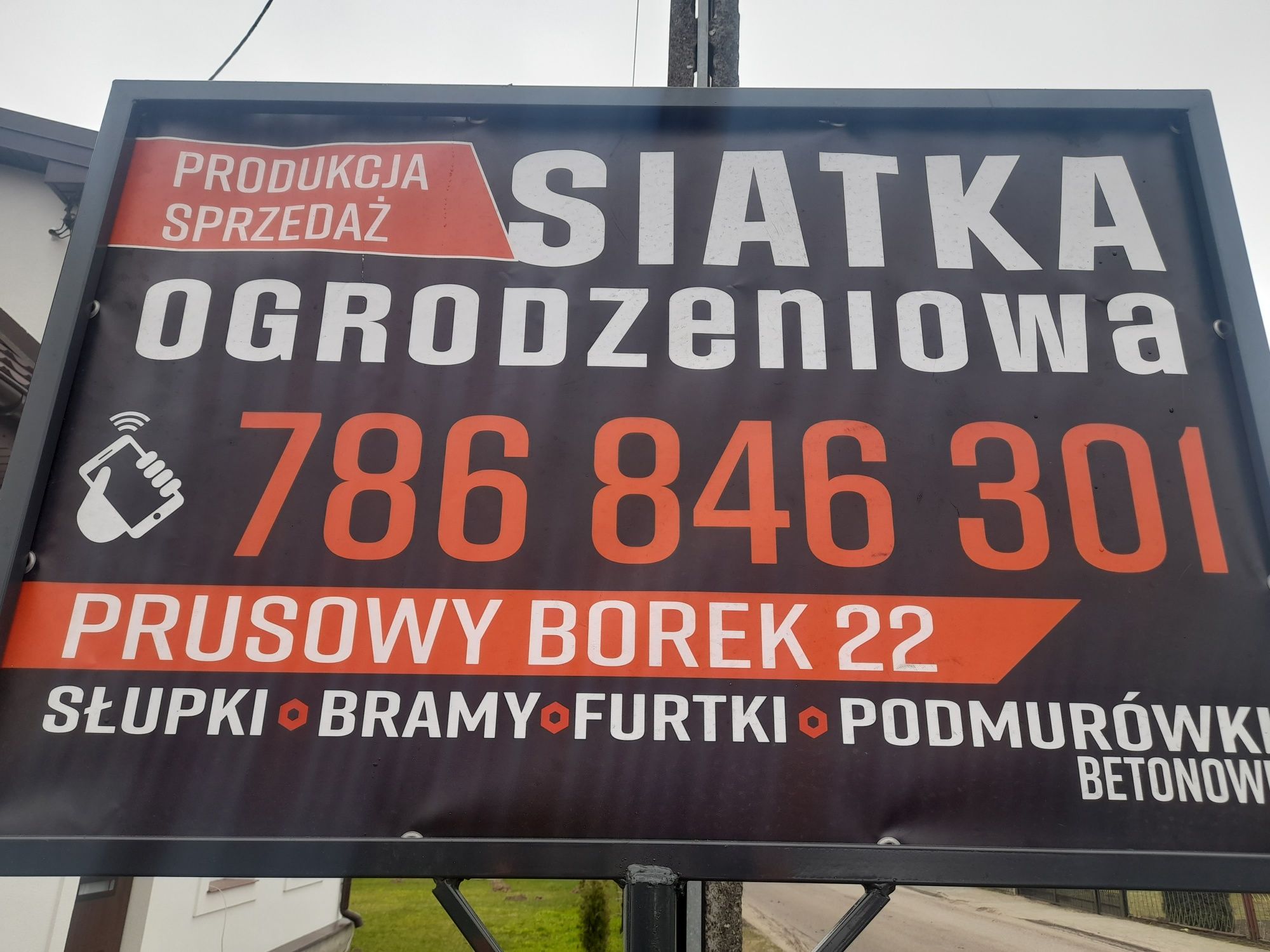 Siatka ogrodzeniowa. Panel ogrodzeniowy. Slupki. Montaż