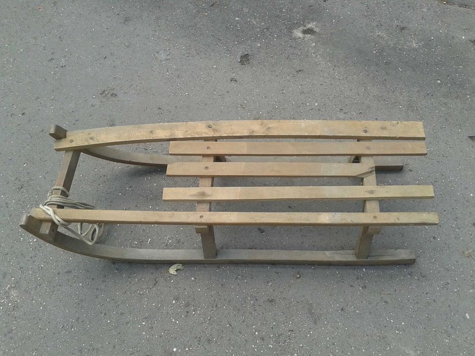 Drewniane sanki bardzo stabilne i lekkie