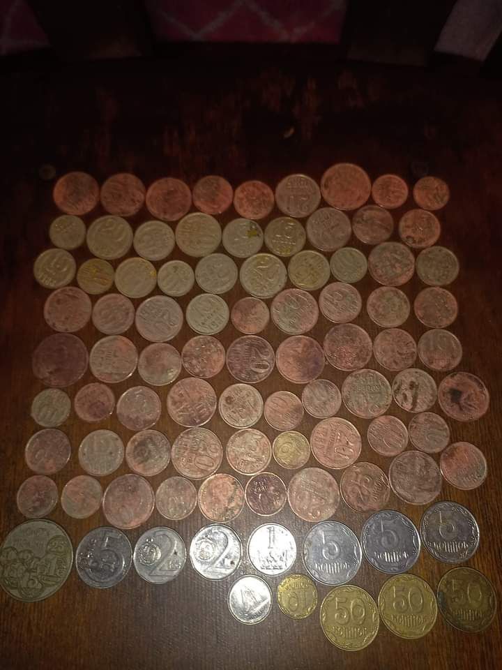 Продаю різні монети