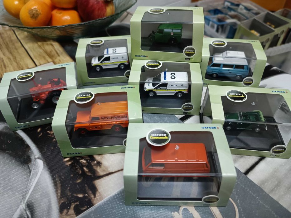 28 miniaturas Oxford Commercials, Railway e Lotus 1/76