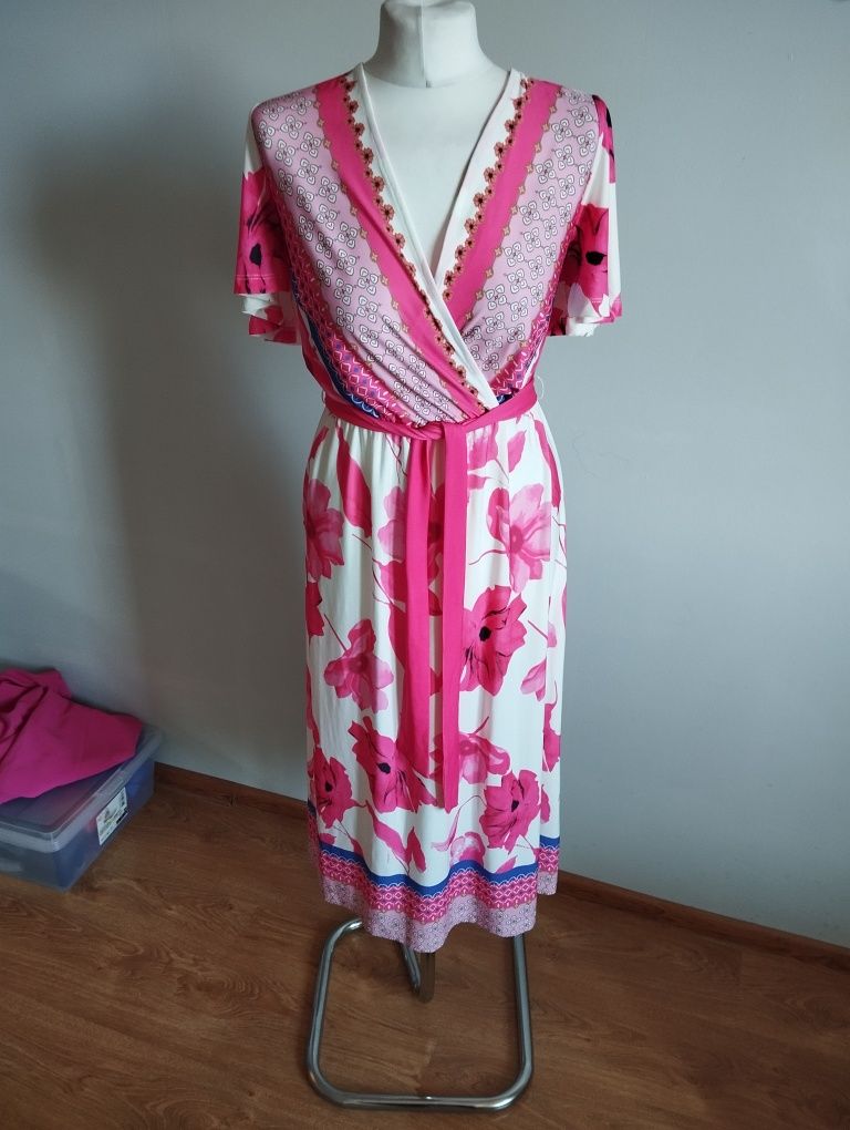 Sukienka Nowa biało różowa midi z lejącego materiału