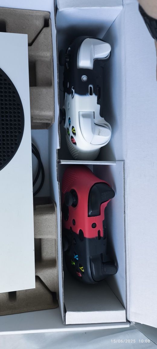 Xbox Series S com 2 comandos
