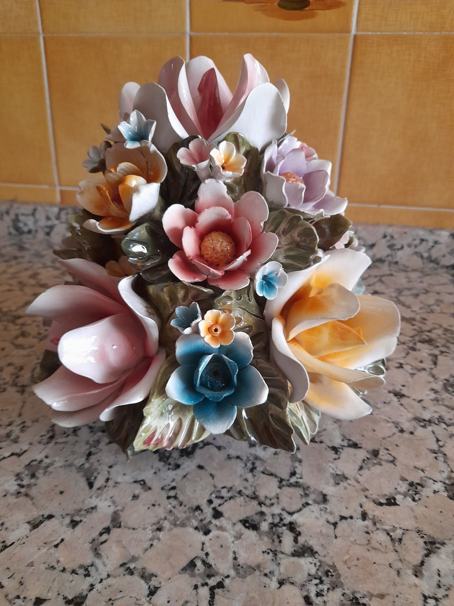 Buquê de flores de porcelana