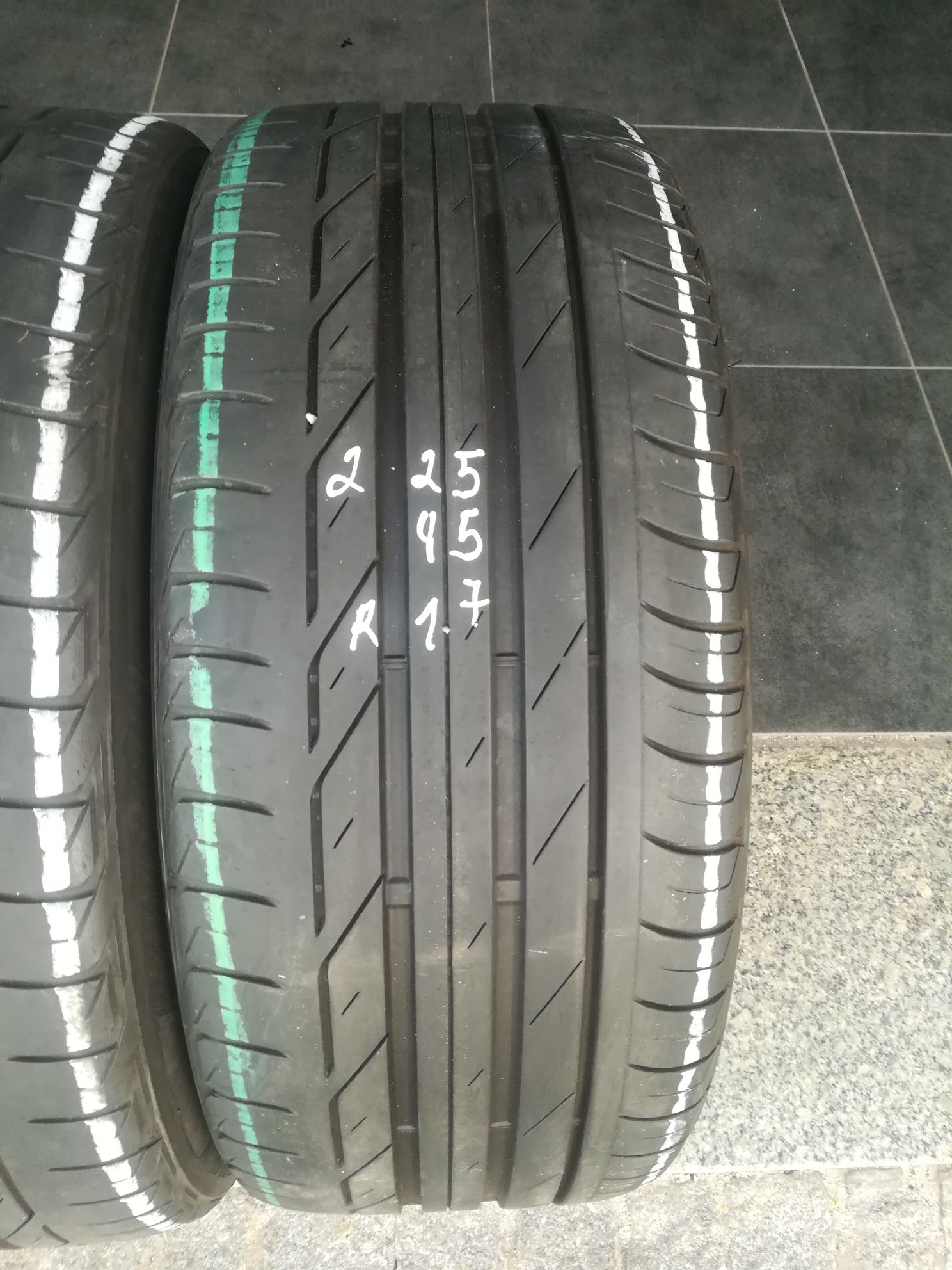 2 pneus 225 45 r17 Bridgestone