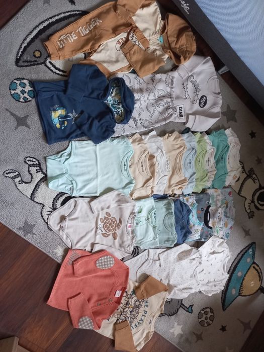 Ubranka dla chłopca w rozmiarze 74