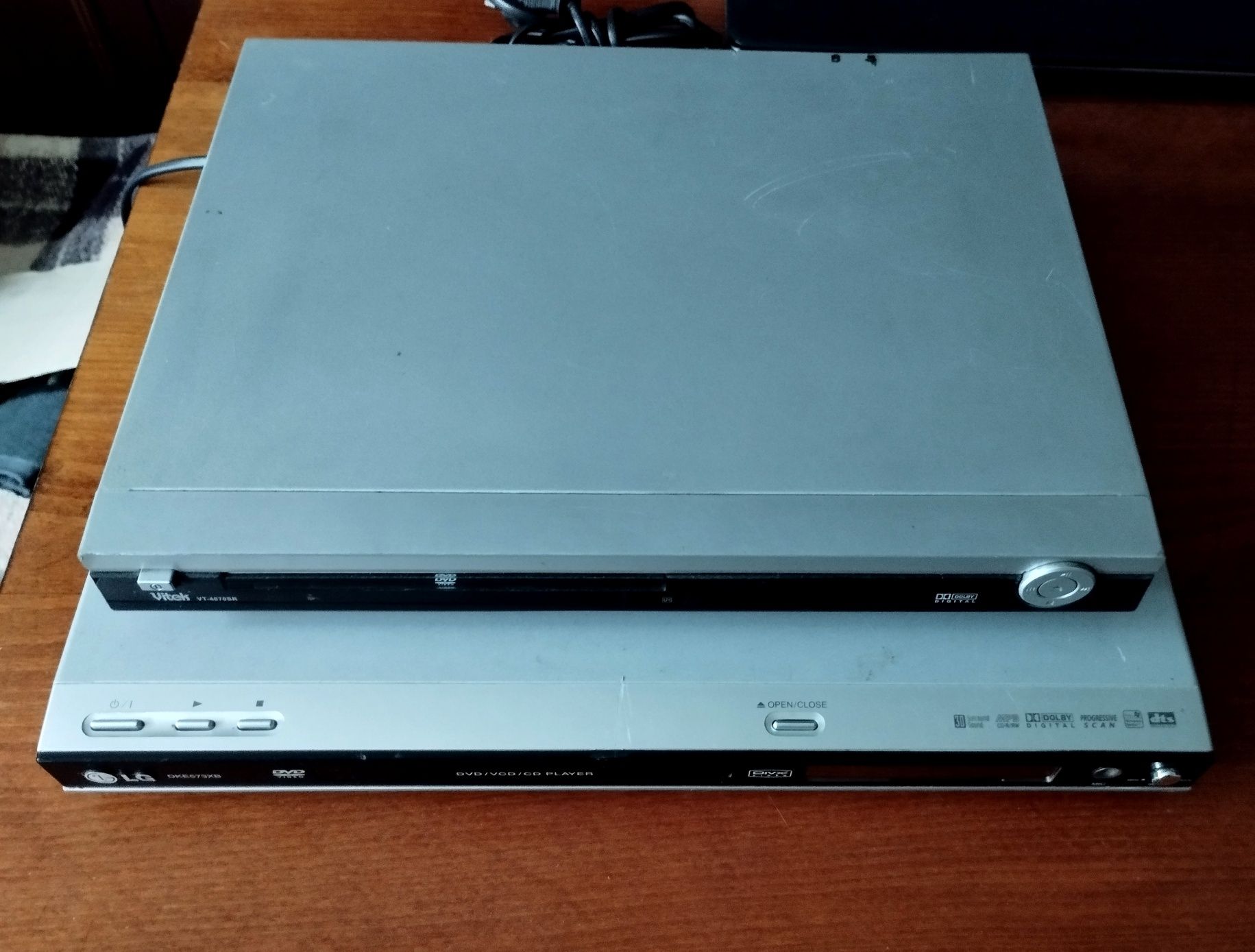DVD Плеер LG DKE573xb