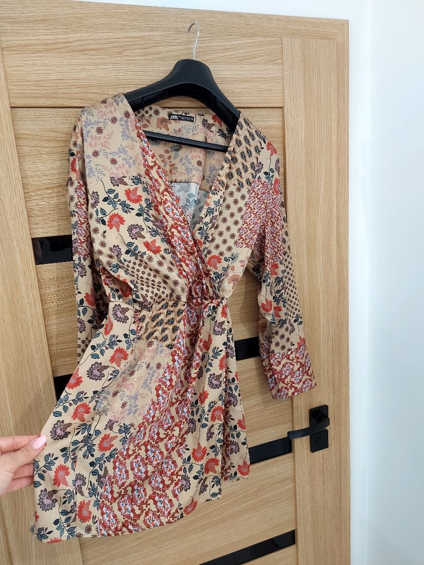 Zara modny stylowy kombinezon sukienka wzór roz Xs satynowa