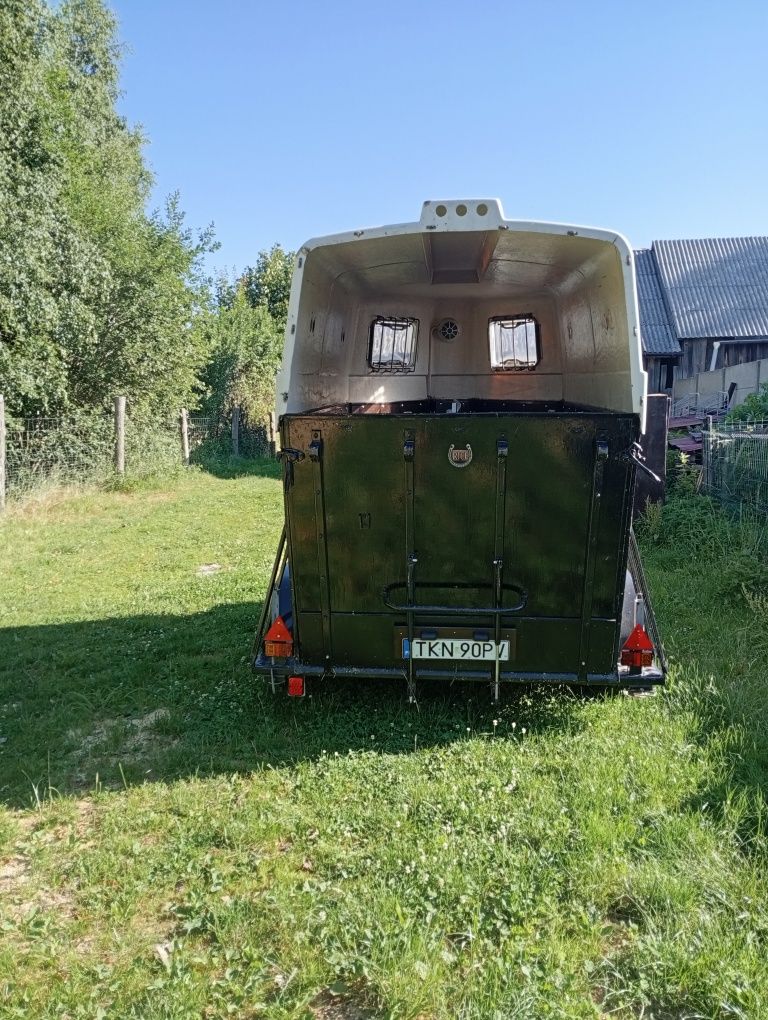 Przyczepa do koni. Na 2 konie dmc 1400, nowa podłoga i ściany