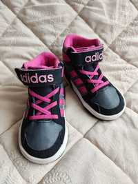 Оригінальні кросовки adidas на дівчинку