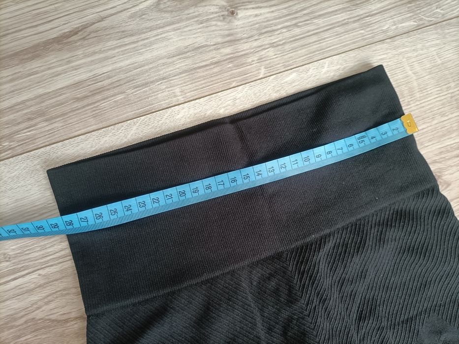 Nowe legginsy damskie sportowe z efektem push up (rozmiar XS)