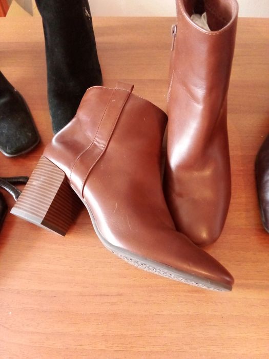 Чобітки жіночі вкорочені.