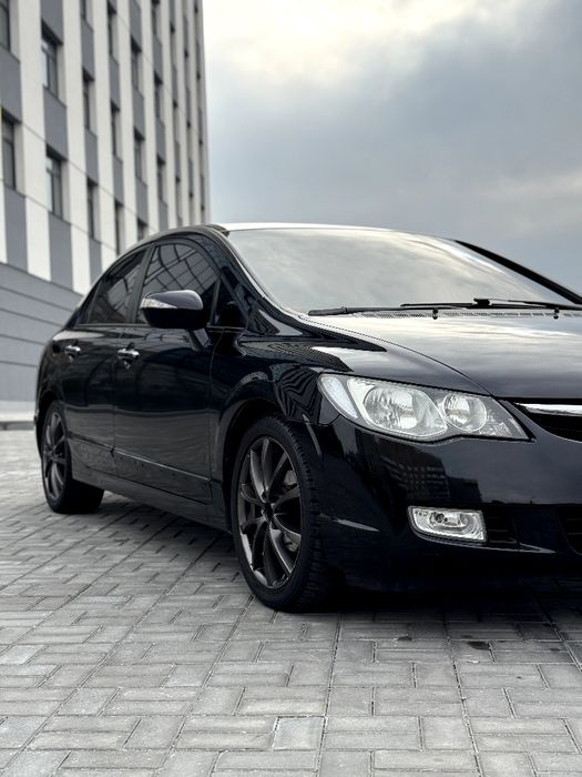 В продаже Honda Civic 2008 года 1.3 гибрид